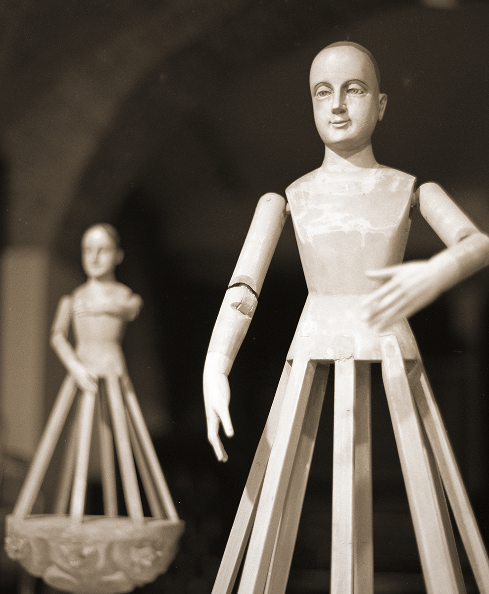 05_Wooden dolls
